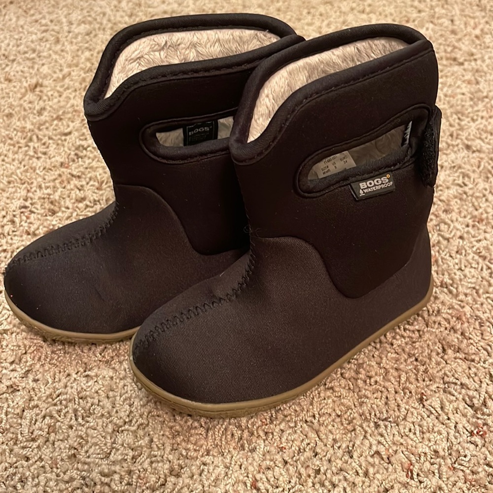 Black bogs size 8 waterproof insulated